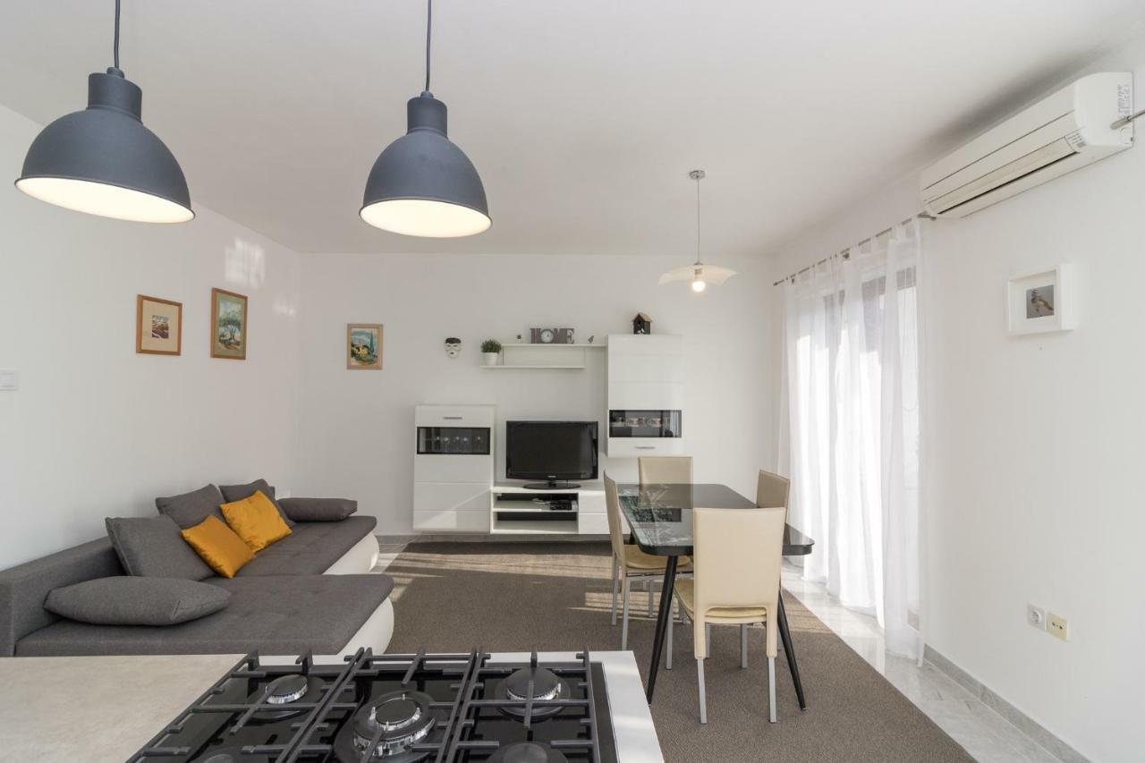 Apartment Beautiful Garden By Rent Istria Poreč Eksteriør bilde